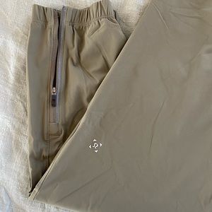 Lululemon Army Green Men’s Joggers (Size L) - never worn
